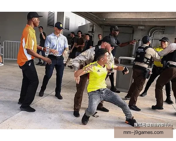 美洲杯期间球迷冲入赛场引发大规模混乱事件调查